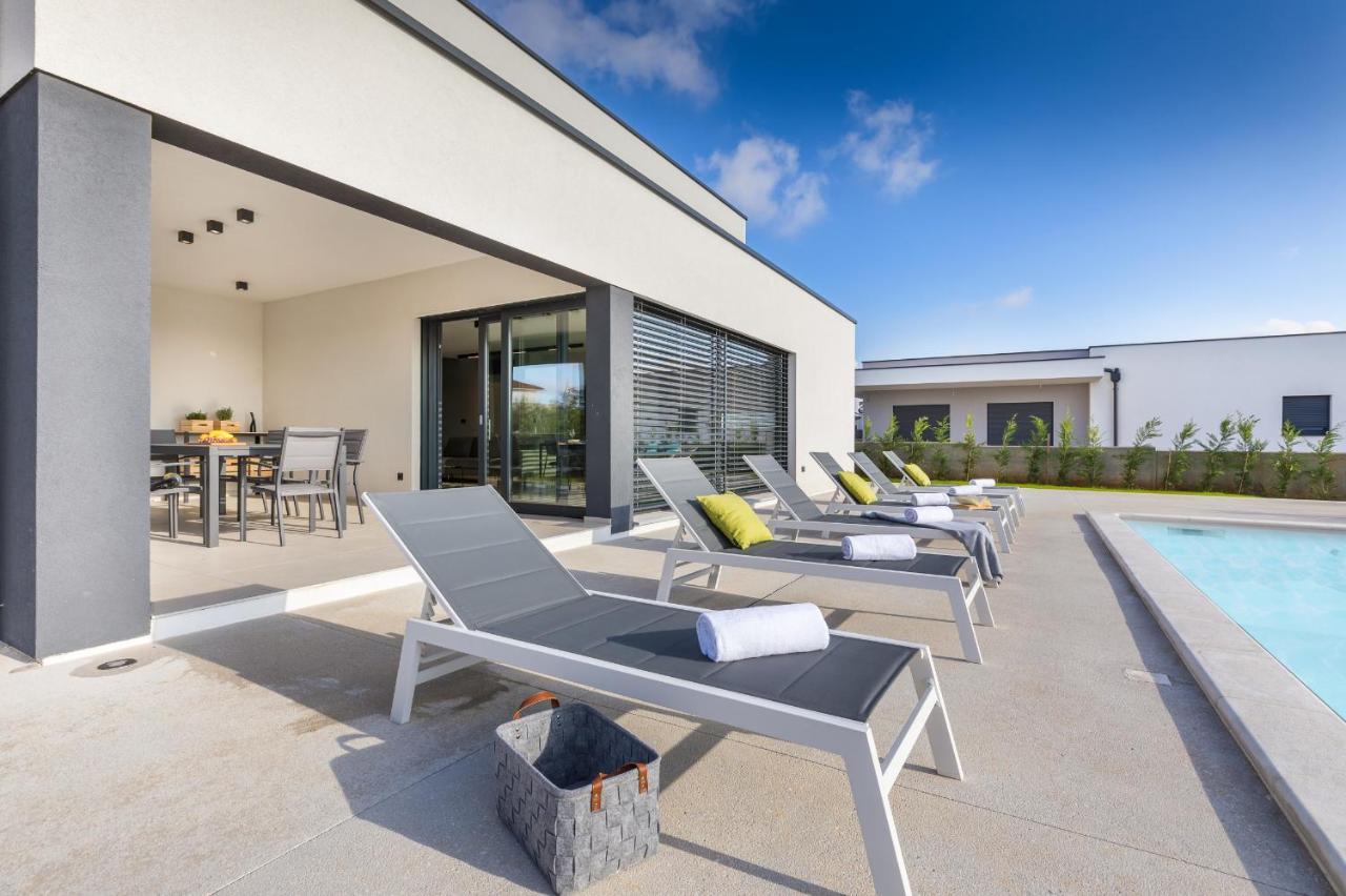 Amazing Private Villa With Outdoor Swimming Pool In Vodnjan Exterior foto